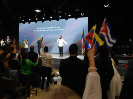 Exiliados venezolanos y cubanos en Miami oran por la libertad de sus países Exiliados venezolanos y cubanos en Miami oran por la "libertad" de sus países