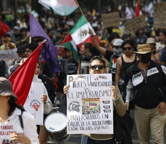 Manifestantes rechazan el “imperialismo” de EE.UU. en Venezuela y amenazas de Trump a México