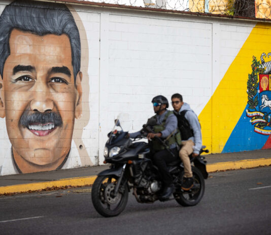 Poco tráfico y filas en supermercados un día después de la captura de Maduro