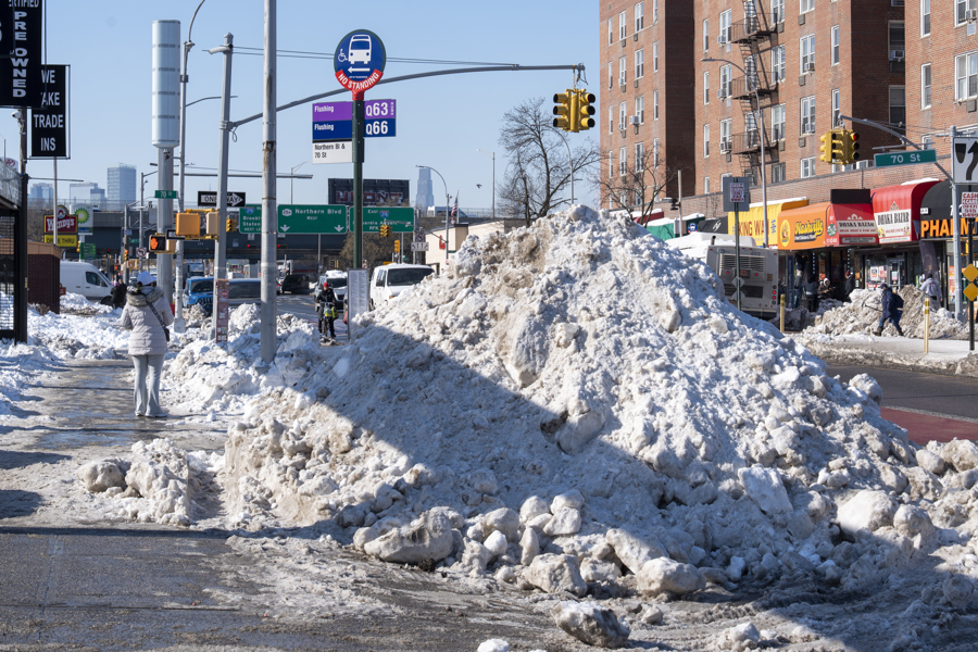 Nueva York activa sus 'jacuzzis de nieve' para limpiar las calles ante la ola de fr&iacute;o