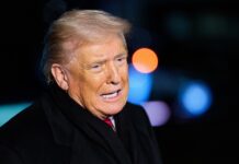 Trump dice que su arco del triunfo en Washington será "más grande que el de París" US President Trump departs White House for Davos, Switzerland