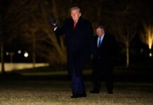 Demócratas planean boicot al discurso de Trump sobre el estado de la Unión el martes US President Donald Trump returns to the White House in Washington, DC