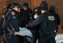Decenas de detenidos en protesta contra el ICE en el Hotel Hilton de Nueva York
