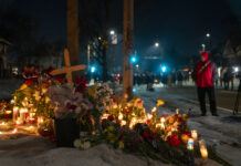 Miles de personas rechazan a ICE en una vigilia en Mineápolis tras la muerte de una mujer Muere una mujer por disparos de agentes migratorios de EE.UU. en Minnesota