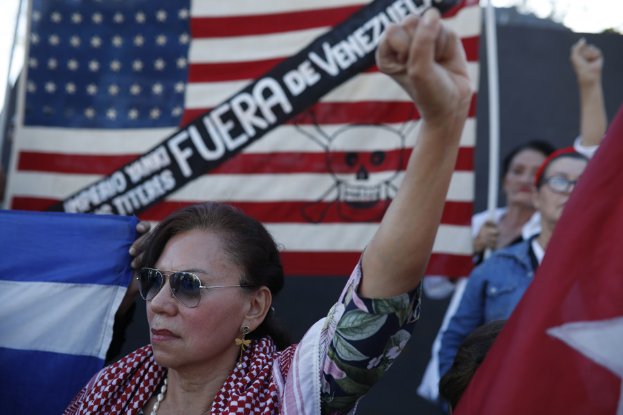 Un grupo de salvadore&ntilde;os exigen la liberaci&oacute;n de Nicol&aacute;s Maduro y condena "su secuestro"