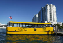 Miami Beach inaugura un servicio permanente de taxis acuáticos que la conecta con Miami n taxi acuático este martes, en Miami