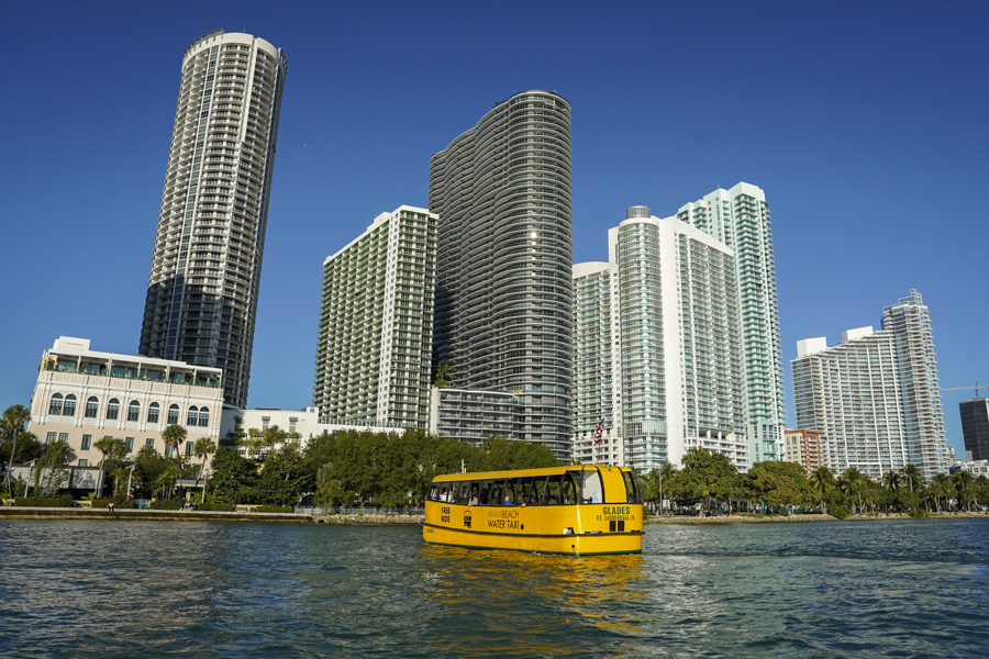 n taxi acuático este martes, en Miami