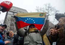 Venezolanos en EE.UU. denuncian situación migratoria "más inestable" desde regreso de Trump Venezuela's Maduro and his wife's first appearance in US federal court in Manhattan