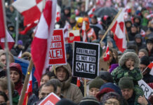 Miles de manifestantes rechazan en la capital de Groenlandia los ataques de Donald Trump