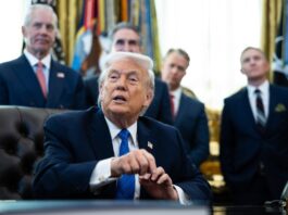 Trump sugiere "juntar" al chavismo y a la oposición para la transición en Venezuela
