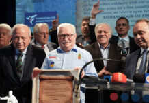El nobel Lech Walesa pide a cubanos "aprovechar" a Trump pero afirma que "no los liberará" El nobel Lech Walesa pide a cubanos "aprovechar" a Trump pero avisa que "no los liberará"
