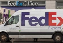 FedEx demanda al Gobierno de EE.UU. y reclama "reembolso completo" de aranceles anulados FedEx