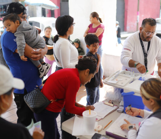México intensifica, a contrarreloj, la vacunación para frenar el brote de sarampión