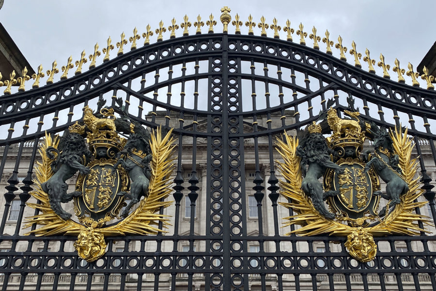 La Policía detiene al expríncipe Andrés, hermano del rey británico Carlos III Palacio de Buckingham en Londres