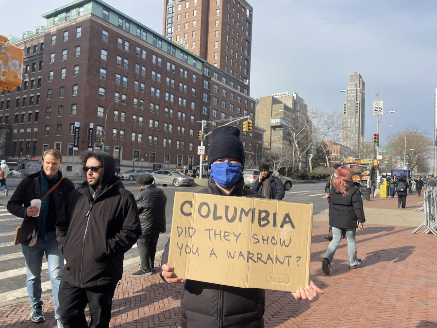 Liberan a la estudiante detenida en la Universidad de Columbia por agentes de inmigración Liberan a la estudiante detenida en la Universidad de Columbia por agentes de inmigración