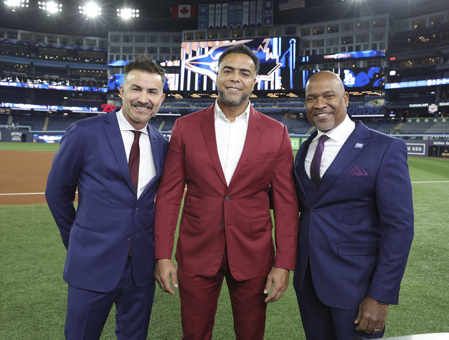 Latinos son los exbeisbolista mexicano, Édgar González (i), el exbeisbolista dominicano-estadounidense, Nelson Cruz (c), y al comentarista de Fox Deportes, Carlos Álvarez