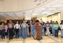 Jóvenes luchan contra nuevas leyes que afianzan a Florida como líder antimigrantes Jóvenes luchan contra nuevas leyes que afianzan a Florida como líder antimigrantes en EEUU