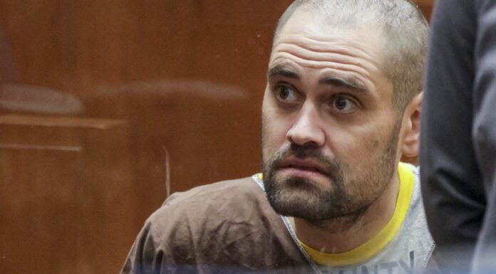 Nick Reiner se declara no culpable del asesinato de sus padres Rob y Michele Reiner