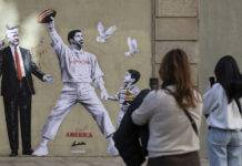 Un grafiti de Bad Bunny en el centro de Barcelona reivindica la paz frente a Trump