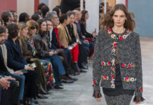 Carolina Herrera celebra a las mujeres de las artes en su desfile en Nueva York