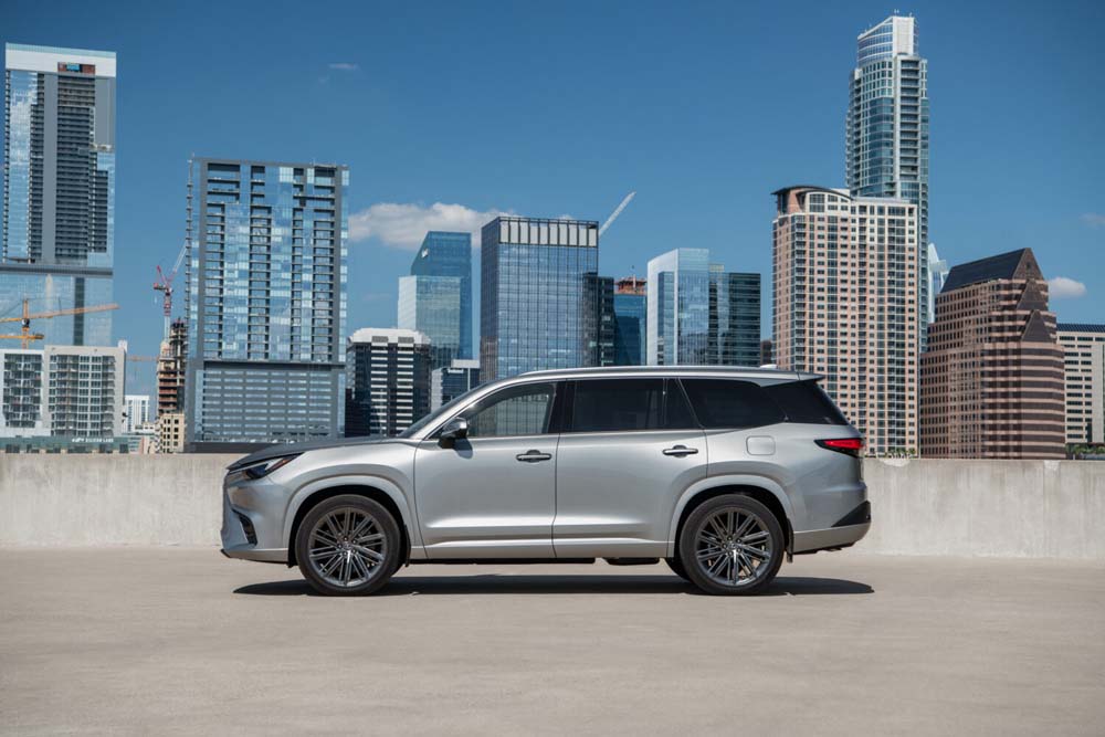2026_Lexus_TX_550h_Luxury_002-1500x1000