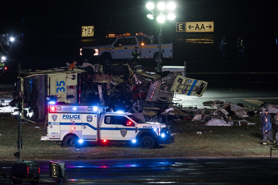 Air Canada jet collides with a vehicle at LaGuardia Airport