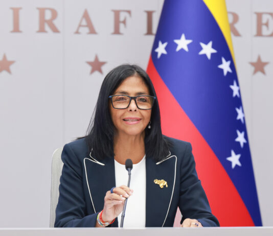 Delcy Rodríguez promete seguridad a inversiones de EEUU "indistintamente de alternancias"