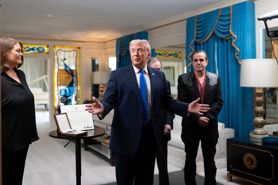 Trump visita Graceland, la mansión de Elvis Presley: ¿Quién no lo ama?