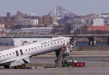 Identifican a pilotos que murieron en una colisión con un camión de bomberos en Nueva York El aeropuerto de LaGuardia reabre tras el accidente de ayer