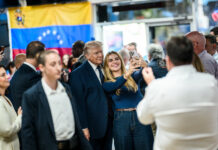 Trump se despide de Miami visitando El Arepazo, un icónico restaurante venezolano