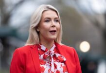 La Casa Blanca dice que la cumbre Trump-Xi en Pekín podría retrasarse Karoline Leavitt