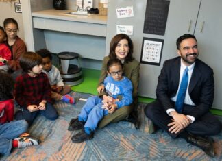 La Gobernadora y el alcalde de Nueva York dan otro paso hacia la educación universal