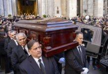 Icono de la salsa Willie Colón es despedido en una misa en Nueva York