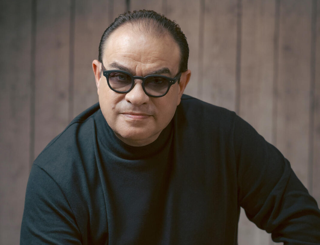 Tony Vega llega a sus 50 años de carrera en el Tony Vega