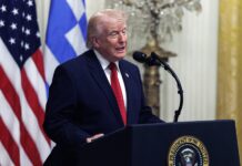 Trump presume de caer "bien a hispanos" mientras encuestas reflejan gran pérdida de apoyo Trump