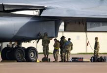 Trump dice que podría "declarar un éxito" la guerra en Irán y acabarla pero "irá más allá" RAF Fairford airbase used as a base by the US military