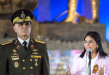 Salida de Padrino López corta influencia de Rusia sobre un chavismo que busca continuidad