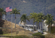 La Embajada de EE.UU. en Venezuela iza la bandera de su país por primera vez en siete años