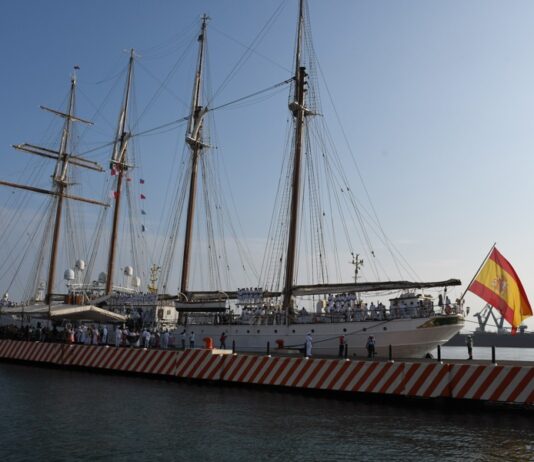 Buque escuela arriba a puerto mexicano de Veracruz, primer asentamiento español en América