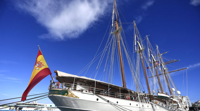 Llegada del buque Juan Sebastián de Elcano a San Juan