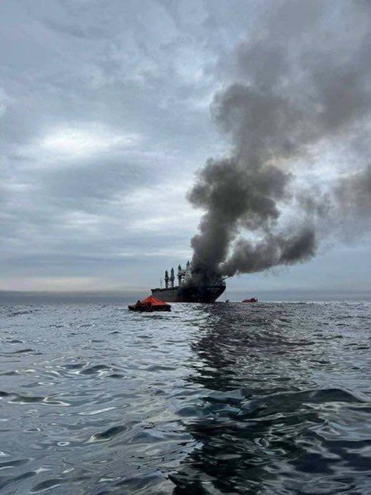 UKMTO informa de 3 barcos alcanzados por proyectiles en Ormuz y alrededores &uacute;ltimas horas