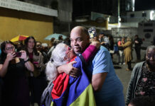 Excarcelan a unos 12 presos políticos de un calabozo de Caracas en medio de la amnistía