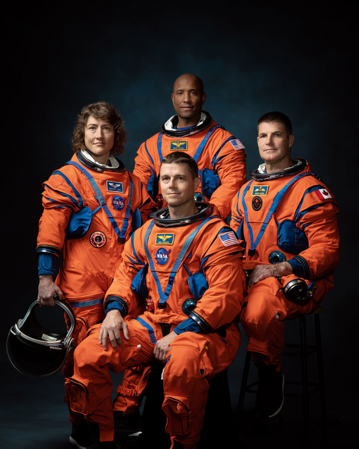 los miembros de la misión Artemis II, de izquierda a derecha, de los astronautas de la NASA Reid Wiseman, Victor Glover y Christina Hammock Koch, junto con el astronauta de la Agencia Espacial Canadiense, Jeremy Hansen.