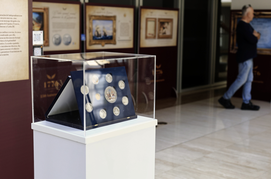 Una colección de monedas conmemora el apoyo hispano a la independencia de EE. UU.