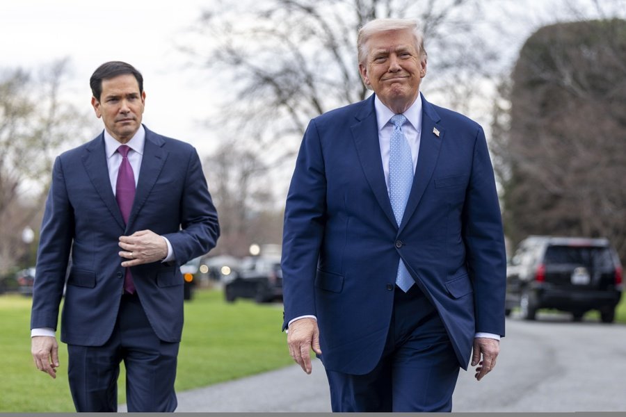 Donald J. Trump (R), with US Secretary of State Marco Rubio