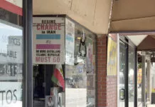 'Tehrangeles', el barrio iraní de Los Ángeles, espera que su pueblo se levante y luche