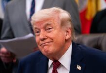 Piloto demanda a Florida por rebautizar en honor a Trump el aeropuerto de Palm Beach