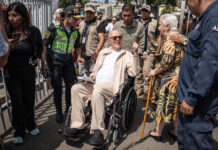 El expresidente de Perú Pedro Pablo Kuczynski llega a votar este domingo en Lima