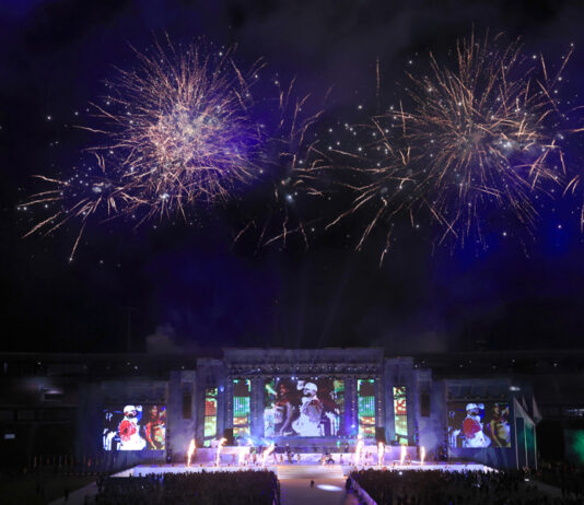 El reguetonero puertorriqueño Farruko se presenta durante la inauguración de los IV Juegos Suramericanos de la Juventud 2026