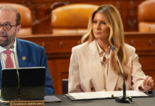 Melania Trump pide al Congreso impulsar normas que protejan a niños en hogares de acogida